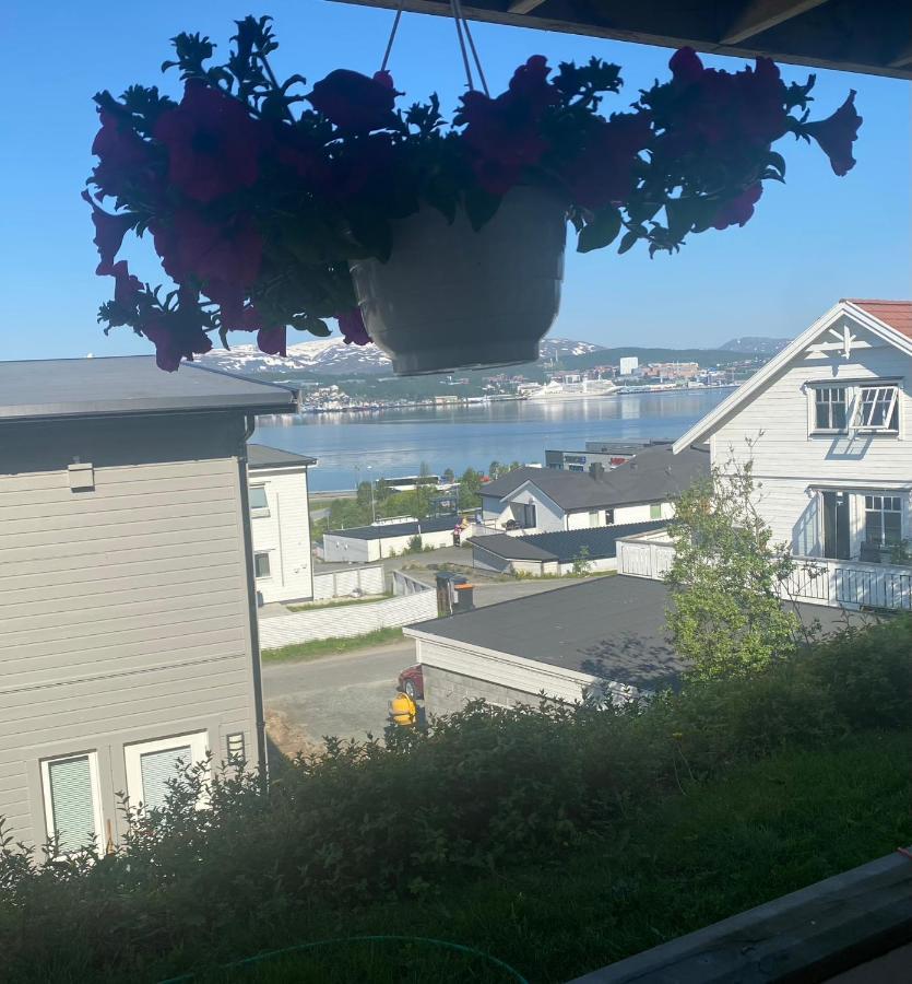 Polar Cozy Apartment - With View And Free Parking Tromso Exterior photo
