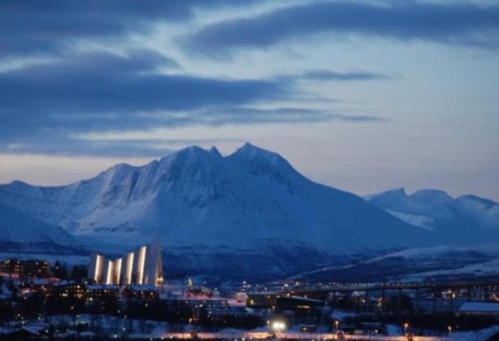 Polar Cozy Apartment - With View And Free Parking Tromso Exterior photo